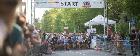 Ausgelassene Stimmung beim 11. DEE-AOK Firmenlauf Stuttgart auf der Waldau